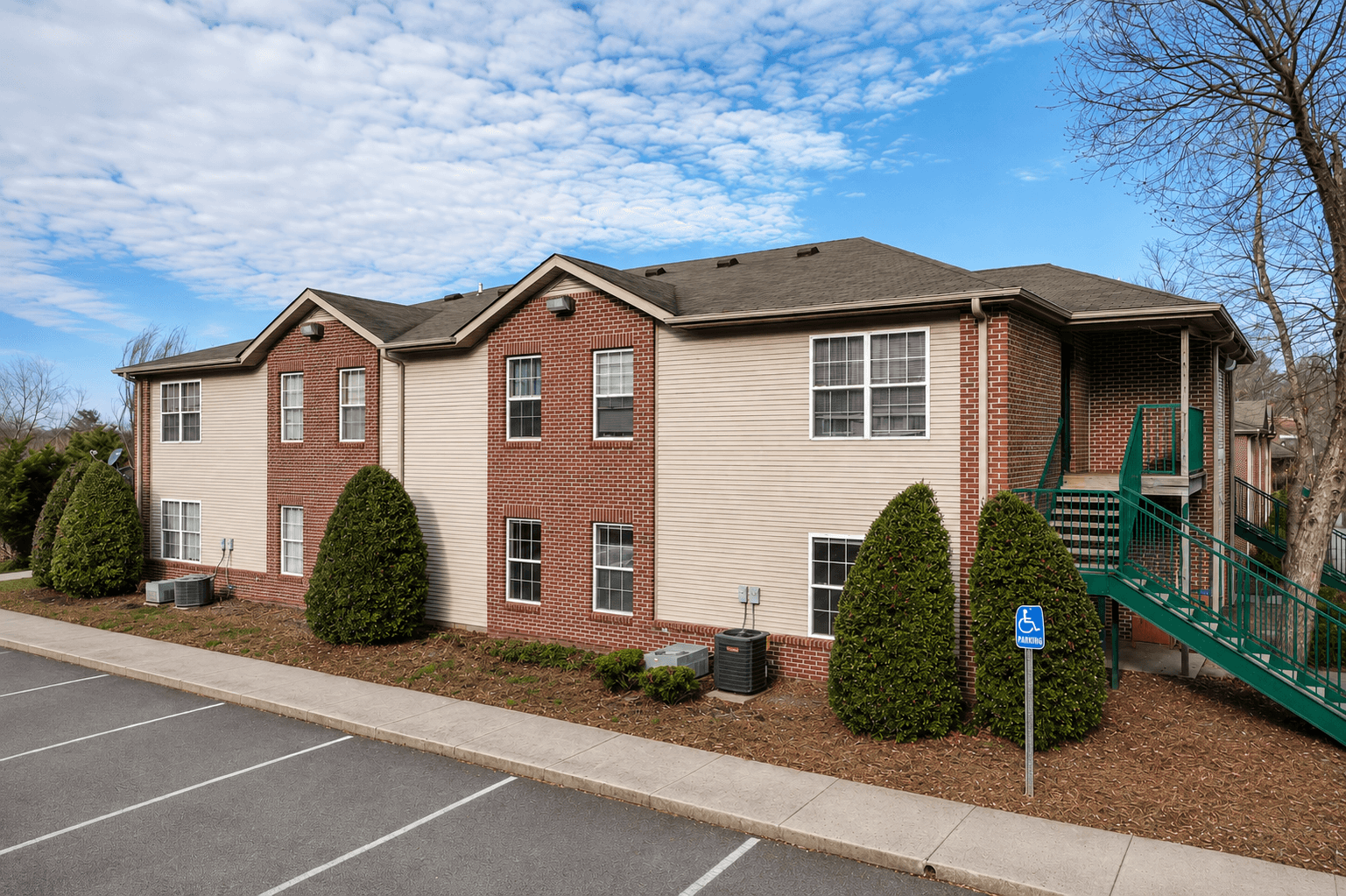Summercrest Apartments photo 2