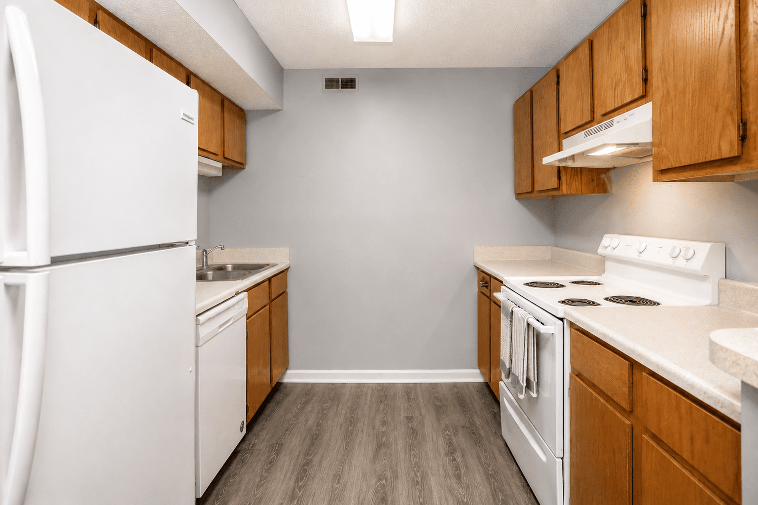Summercrest Apartments photo 1
